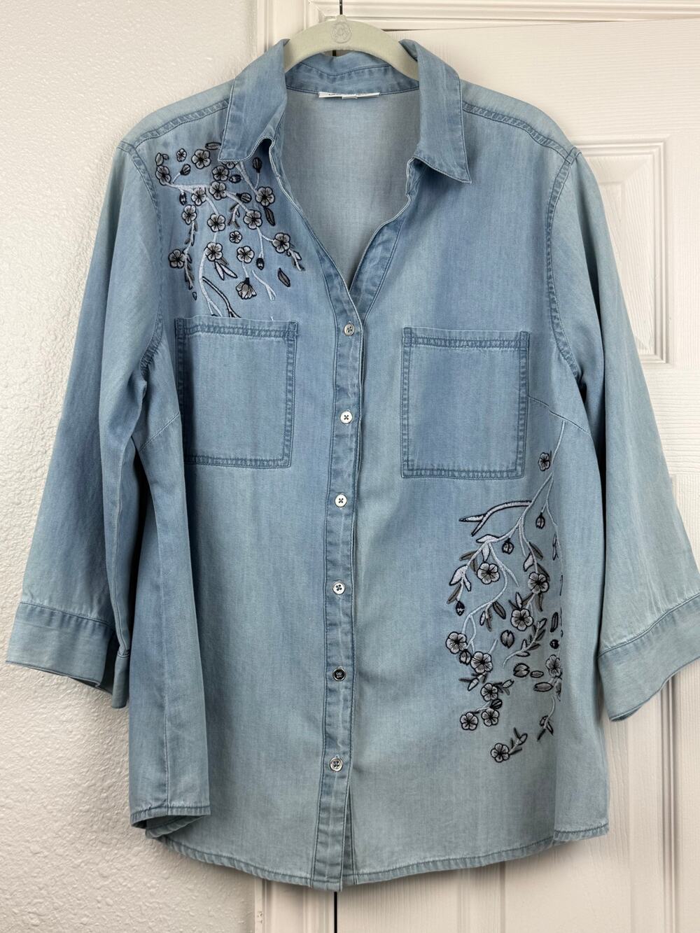 Serengeti Chambray Embroidered Floral Button Down Shirt Cotton L